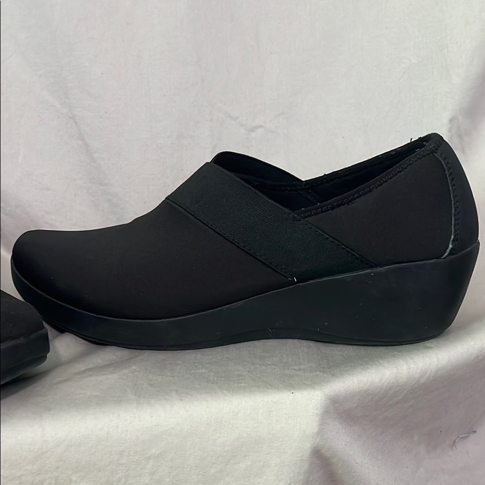 Crocs dual comfort Women's Black Slip-On Shoes Good Used Condition - Picture 6 of 11